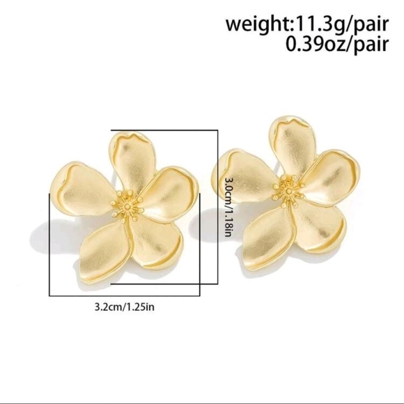 Retro French Style gold color‎ Metal Flower stud Earrings for women - Picture 4 of 4